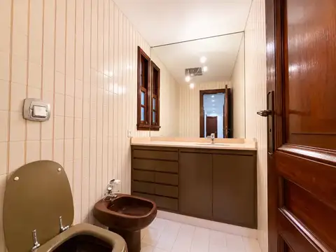 Casa 5 ambientes con 4 baños