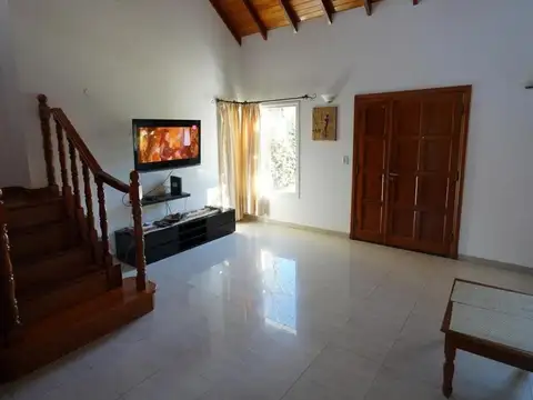 Casa 4 ambientes con 3 baños