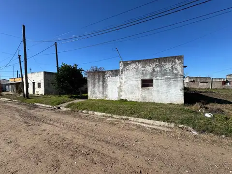 Vendo Casa a reciclar en Caseros, Entre Ríos