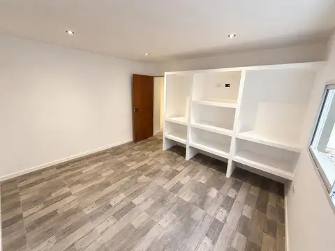 Casa en Alquiler con 2 cocheras