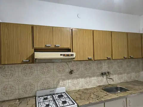 ALQUILER CASA PLANTA ALTA 3 DORMIT - Pte Peron 4200