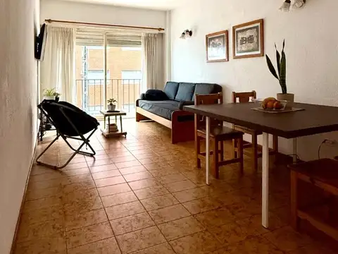 DEPARTAMENTO DE3 AMBIENTES CON BALCON A LA CALLE