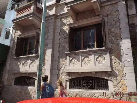 Casa 9 ambientes con 7 baños