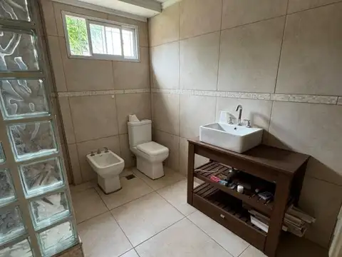 Casa en Venta con 3 cocheras