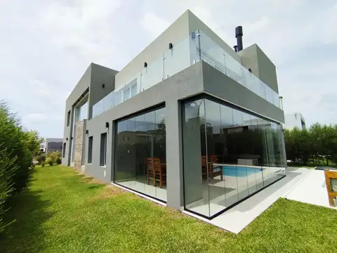 Casa 6 ambientes con 3 baños