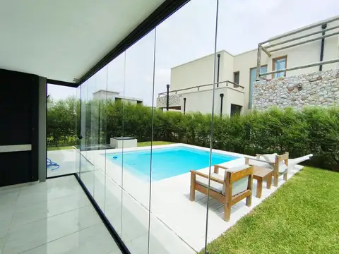 CASA EN VENTA BARRIO CARPINCHOS NORDELTA CON PISCINA LOTE EN ESQUINA