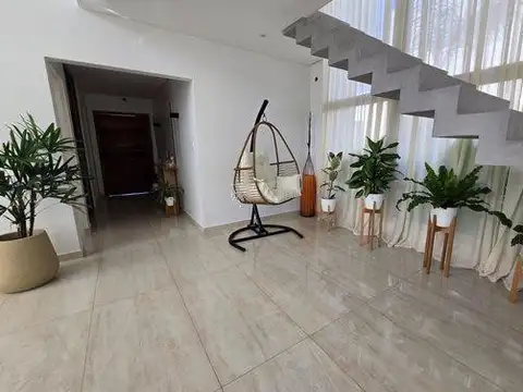 Casa 6 ambientes con 3 baños