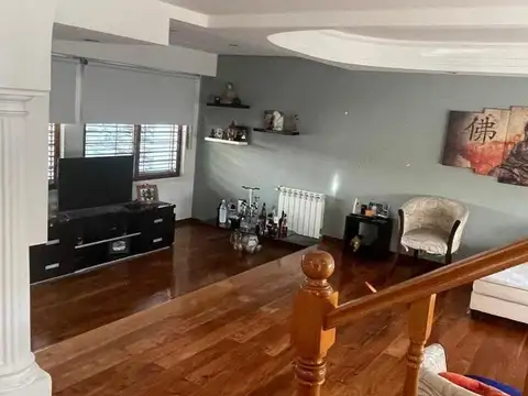 Casa en Venta con 3 cocheras