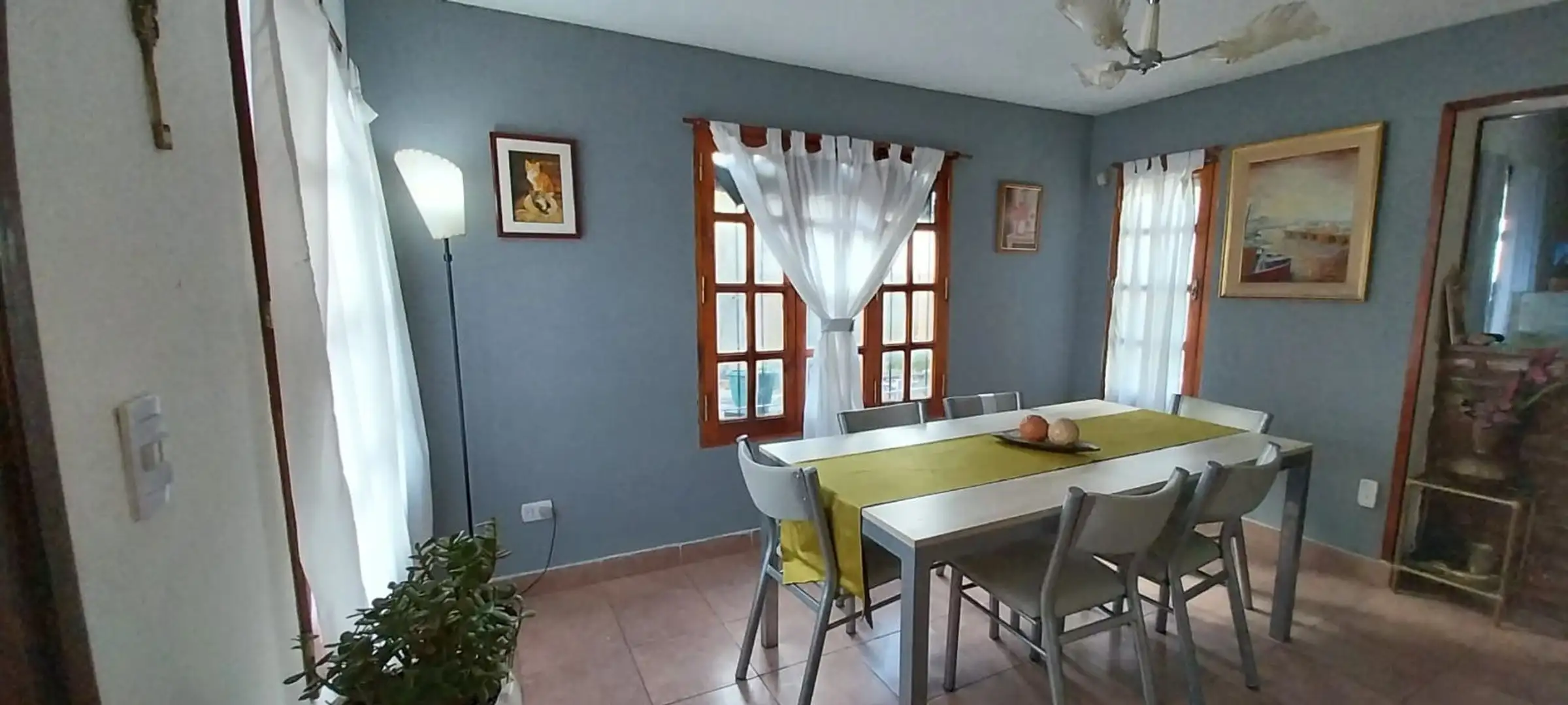 Venta Casa + Depto 2 amb con amplio parque-garage