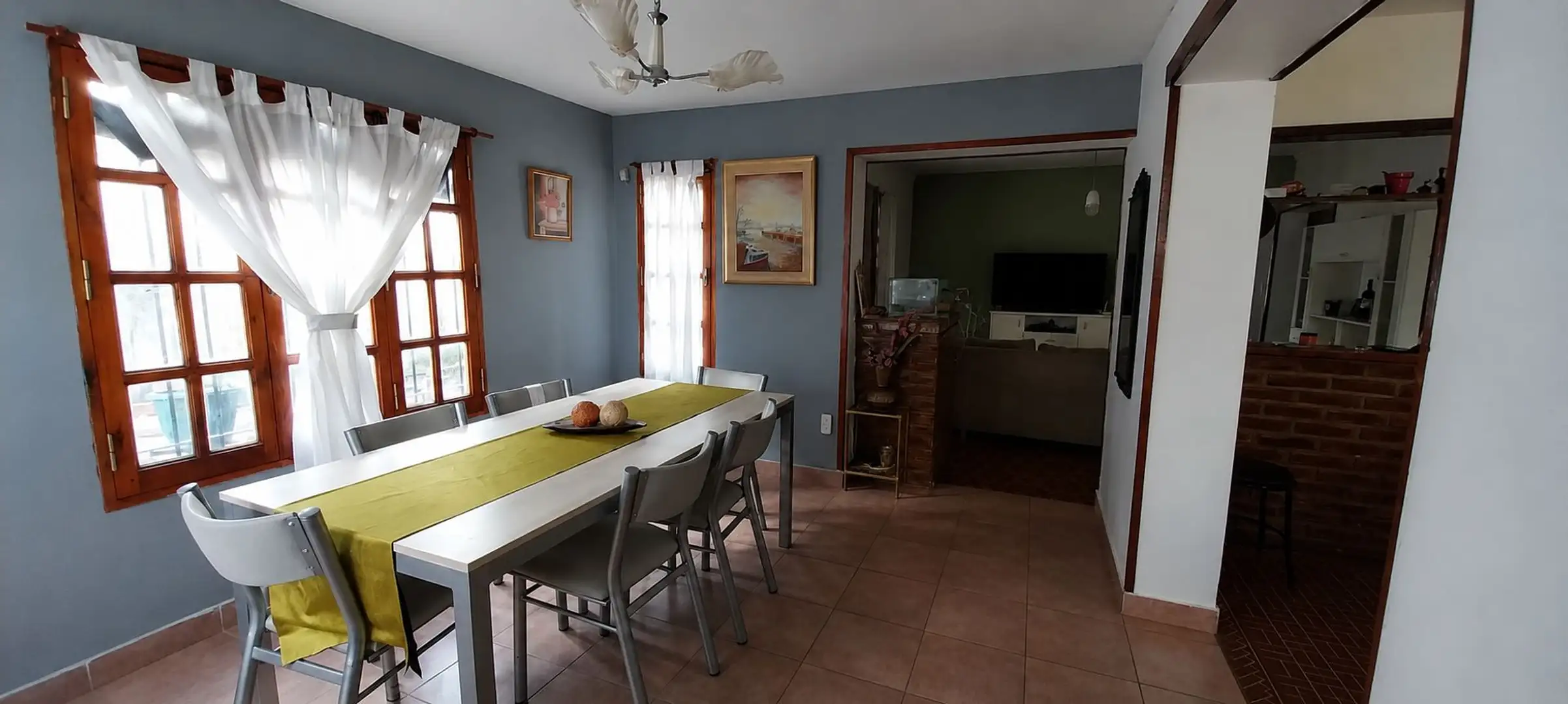 Venta Casa + Depto 2 amb con amplio parque-garage