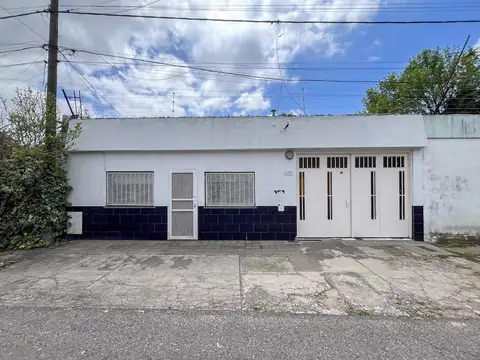 Alquiler casa 3 dormitorios con garage en barrio triangulo - pte peron/matienzo
