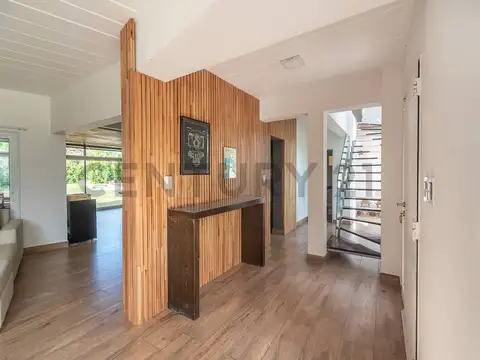 Casa 6 ambientes con 3 baños