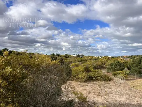 Lote en venta Costa Esmeralda fondo libre