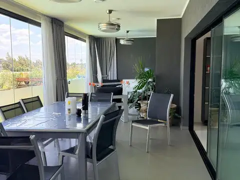 Casa 4 ambientes con 3 baños