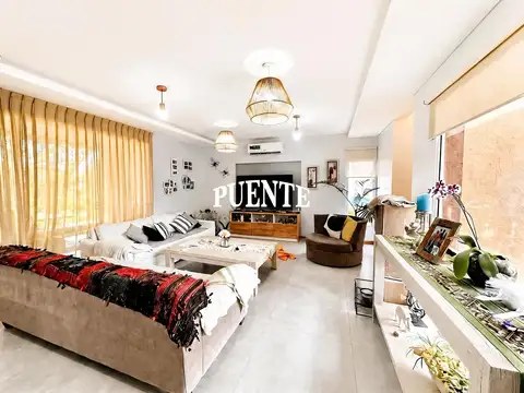 Casa 6 ambientes con 4 baños