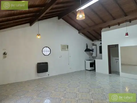 VENTA - 2 locales con baño y monoambiente en lote de 9 x 25 con jardín, ideal renta, Gral. Pacheco