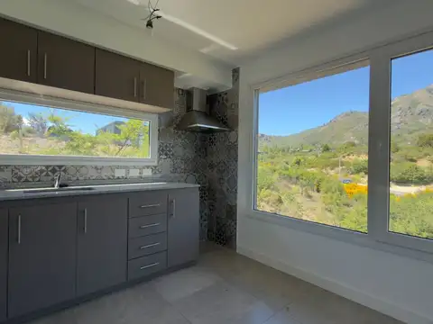 Casa en PH en entorno natural, con vista.