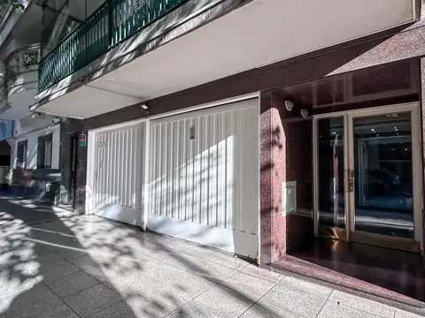 R. Falcon 2100 Departamento de 3 ambientes con dependencia 89m2 en Flores VENTA