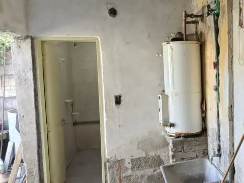 SE VENDE CASA AMPLIA A REFACCION CAPITAL CATAMARCA