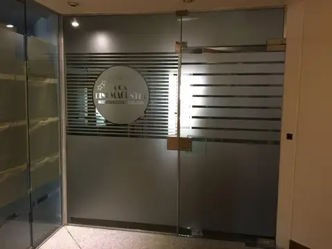 Oficina 6 ambientes con 2 baños