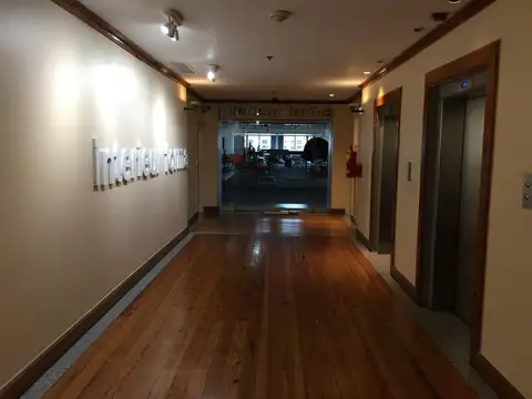 Oficina en Alquiler con 3 cocheras