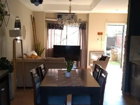 Casa 4 ambientes con 2 baños