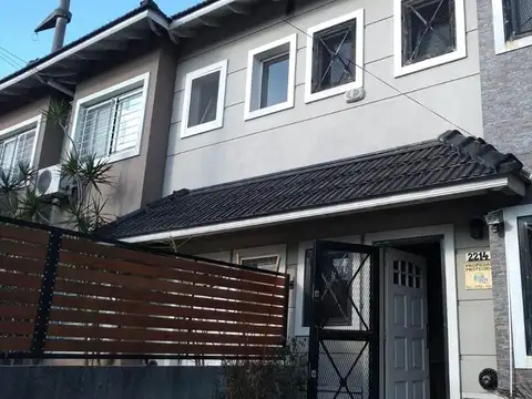 Duplex En Venta En Berazategui Calle 134 2200