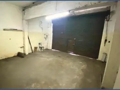 *LOTE DE 8,66 X 50 * 2 LOCALES AL FRENTE CON DEPÓSITO, BAÑO Y ACCESO A TERRAZA Y CASA PH AL FONDO