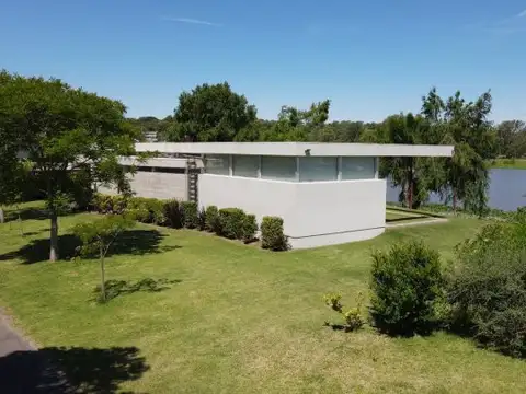 Casa con diseño de vanguardia, en El Solar de Victoria.