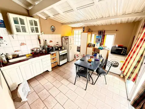 Casa 5 ambientes con 2 baños