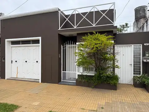 TIPO CASA MUY AMPLIO EXCELENTE UBICACION 
