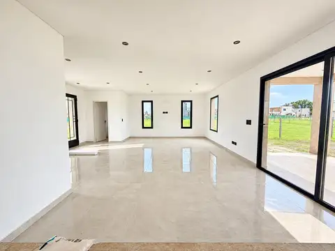 Casa 5 ambientes con 2 baños
