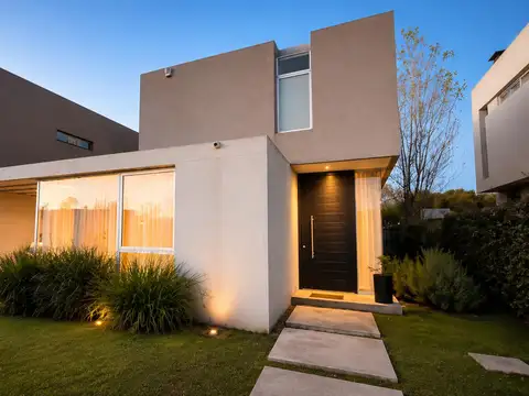 VENTA CASA 4 DORM - PARQUE - PILETA-  Calle 10 e/ 461 y 462 -El Quimilar - CITY BELL - LA PLATA