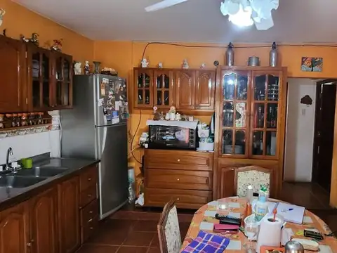 Casa 5 ambientes con 2 baños