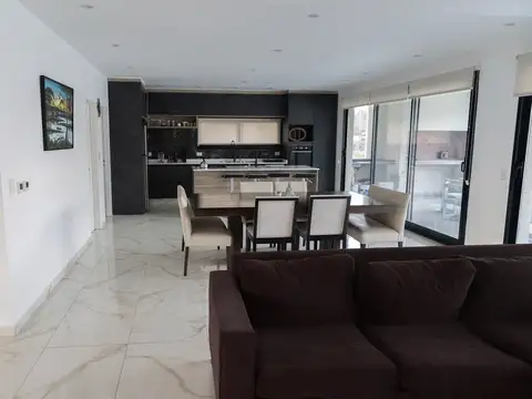 Casa 5 ambientes con 4 baños