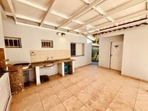 Casa en Venta con 3 cocheras