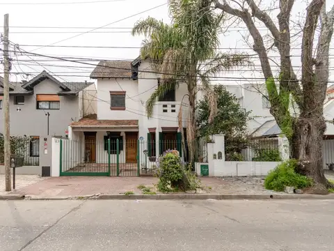 Ideal casa en venta a mejorar en plena zona residencial de La Lucila, Vicente López.