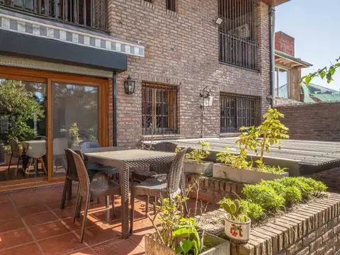Casa 8 ambientes con 4 baños