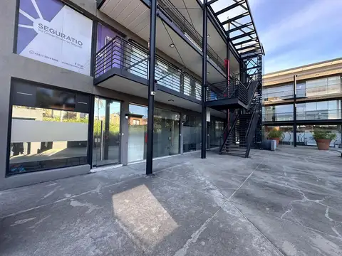 Oficina en Alquiler con 1 cochera