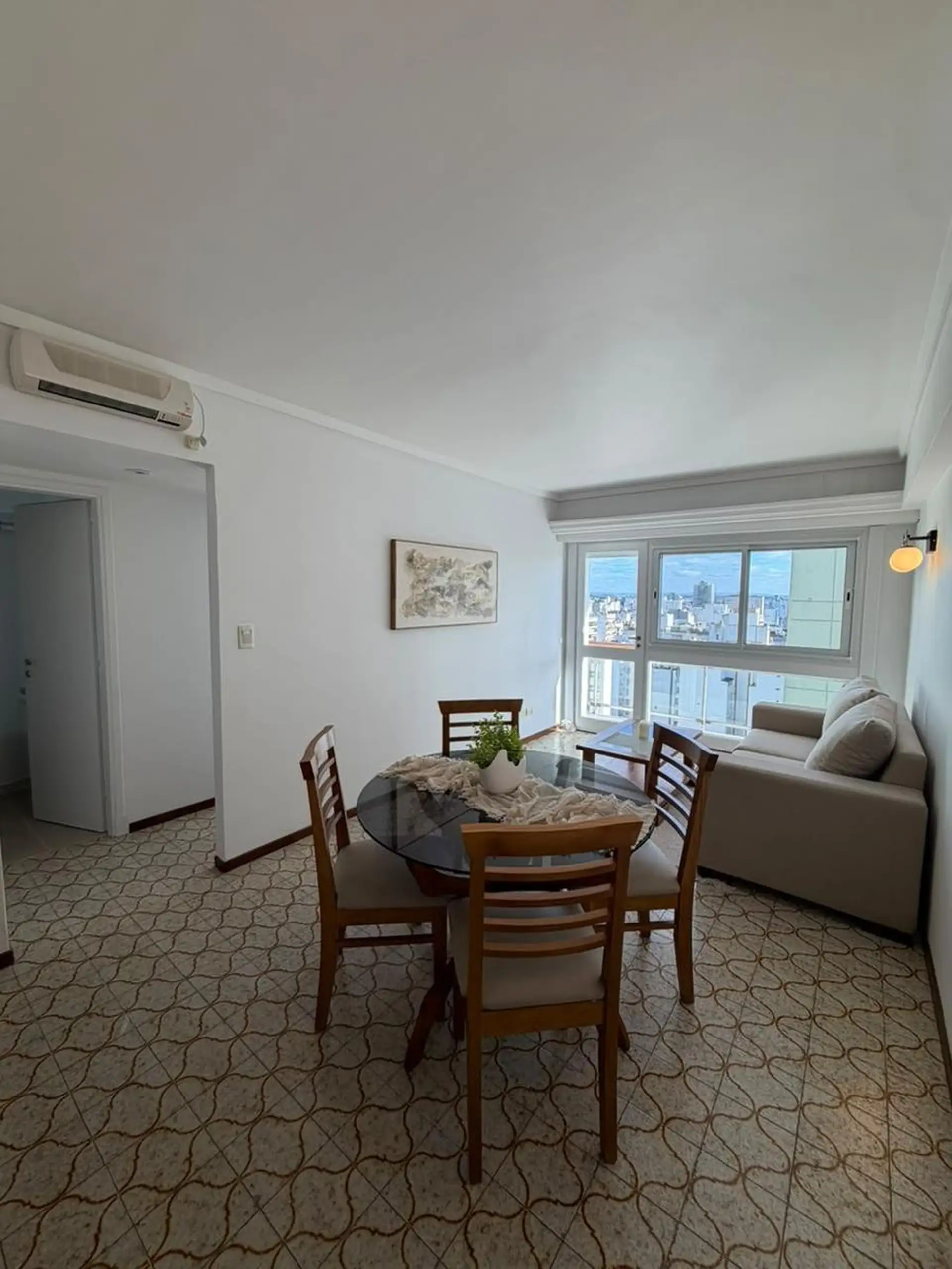 Venta de departamento - 2 ambientes - A la calle - Vista al mar - Cochera - Centro - Mar del Plata