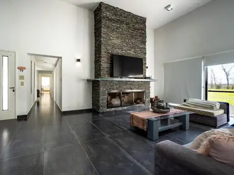 Casa en Venta con 4 cocheras