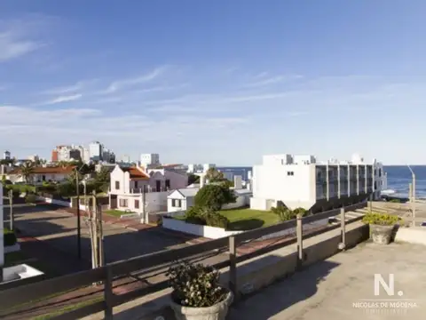 Casa 5 ambientes con 4 baños