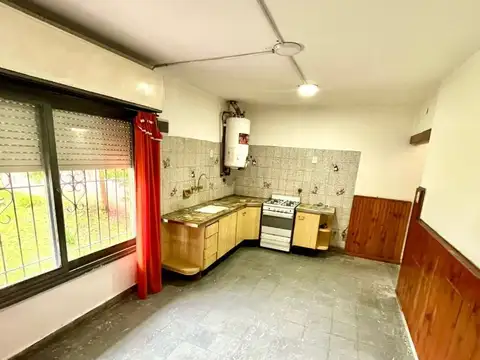 Casa en Alquiler con 3 cocheras