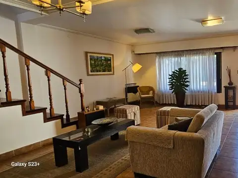 CASA 4 AMB / COCHERAS/ JARDÍN /APTO CRÉDITO