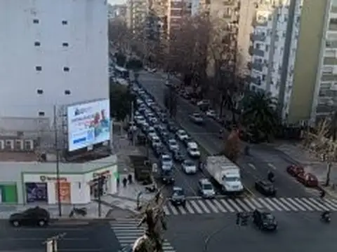 VENTA CABALLITO 3 AMBIENTES  SEGURIDAD BALCÓN CORRIDO DORMITORIO EN SUITE LOSA RADIANTE  DEP. D...