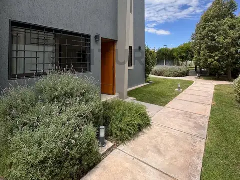 DEPARTAMENTO CON HERMOSO JARDIN