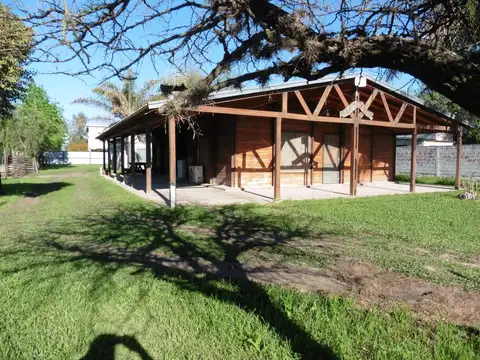 Casa en venta - 3 Dormitorios 2 Baños - Colón