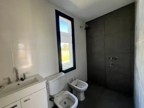 Casa 3 ambientes con 2 baños
