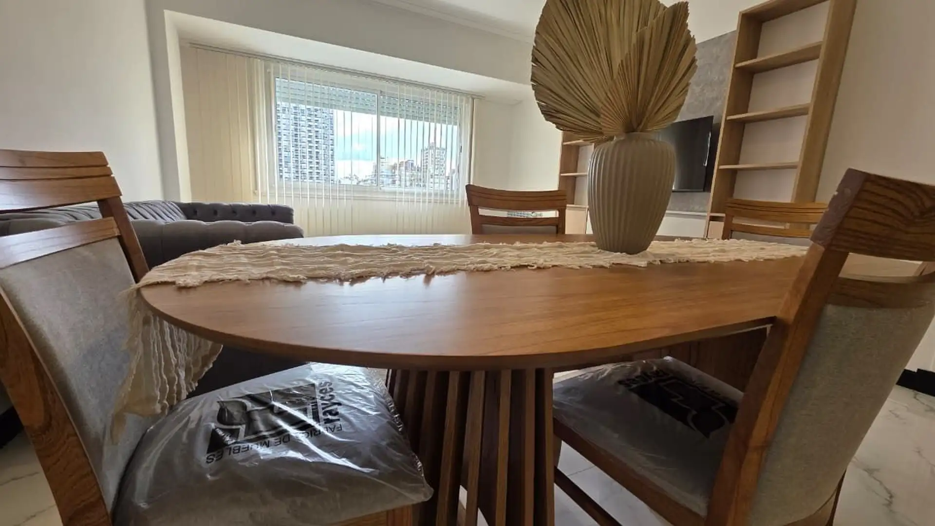 Venta de Departamento 3 Ambientes reciclado al frente con vista en Plaza Colón