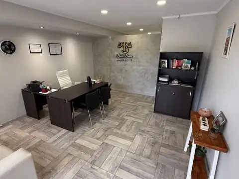 Se vende Local/oficina en Av. Laprida al 400 - VT